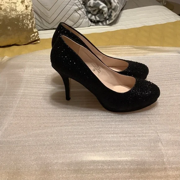 Chic Black Glitter Heels - Picture 5 of 7